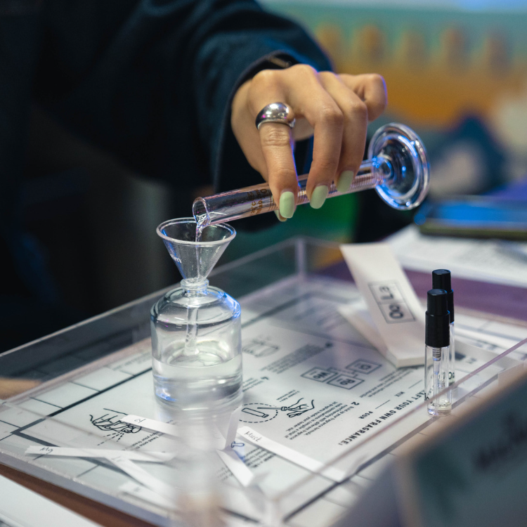 Singapore: Fragrance Design & Mixology Session (Private Session) - Oo La Lab